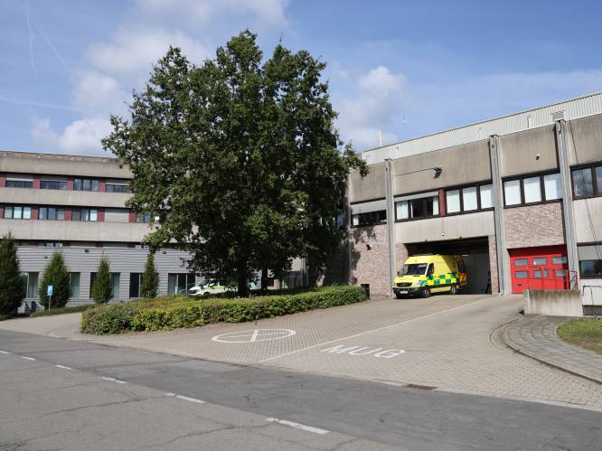 Man (40) brak neus van agent op parkeerterrein aan spoedafdeling, net voor fataal schot viel: slachtoffer kampte met psychische voorgeschiedenis