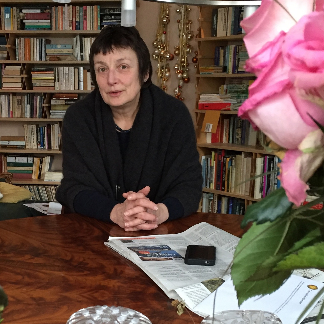 Lucie Zuiderwijk stelt voor dat ze boven haar komen wonen Beeld  