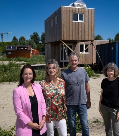 Eerste zelfbouwers trekken snel in hun tiny houses in Eindhovens buurtschap Te Veld; ‘We willen hier echt ons plekje van maken’