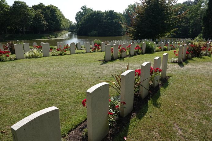 de militaire begraafplaats Ramparts Cemetery, Lille Gate, waar de feiten zich afspeelden.