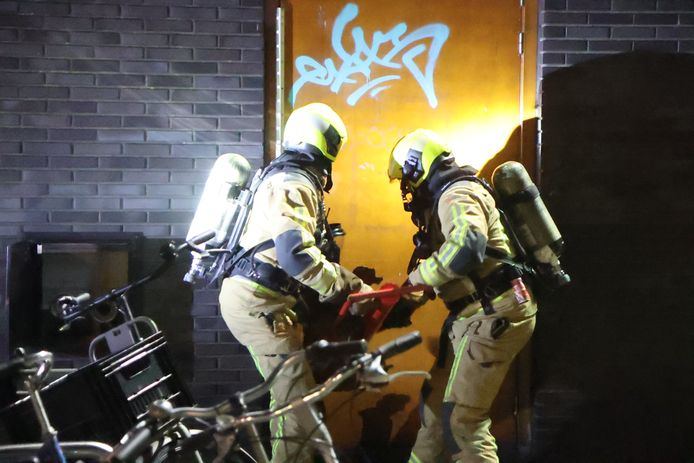 Heel wat rook bij middelbrand in parkeergarage winkelcentrum Leyweg ...