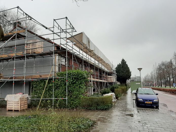 Woningen worden gerenoveerd en verduurzaamd.