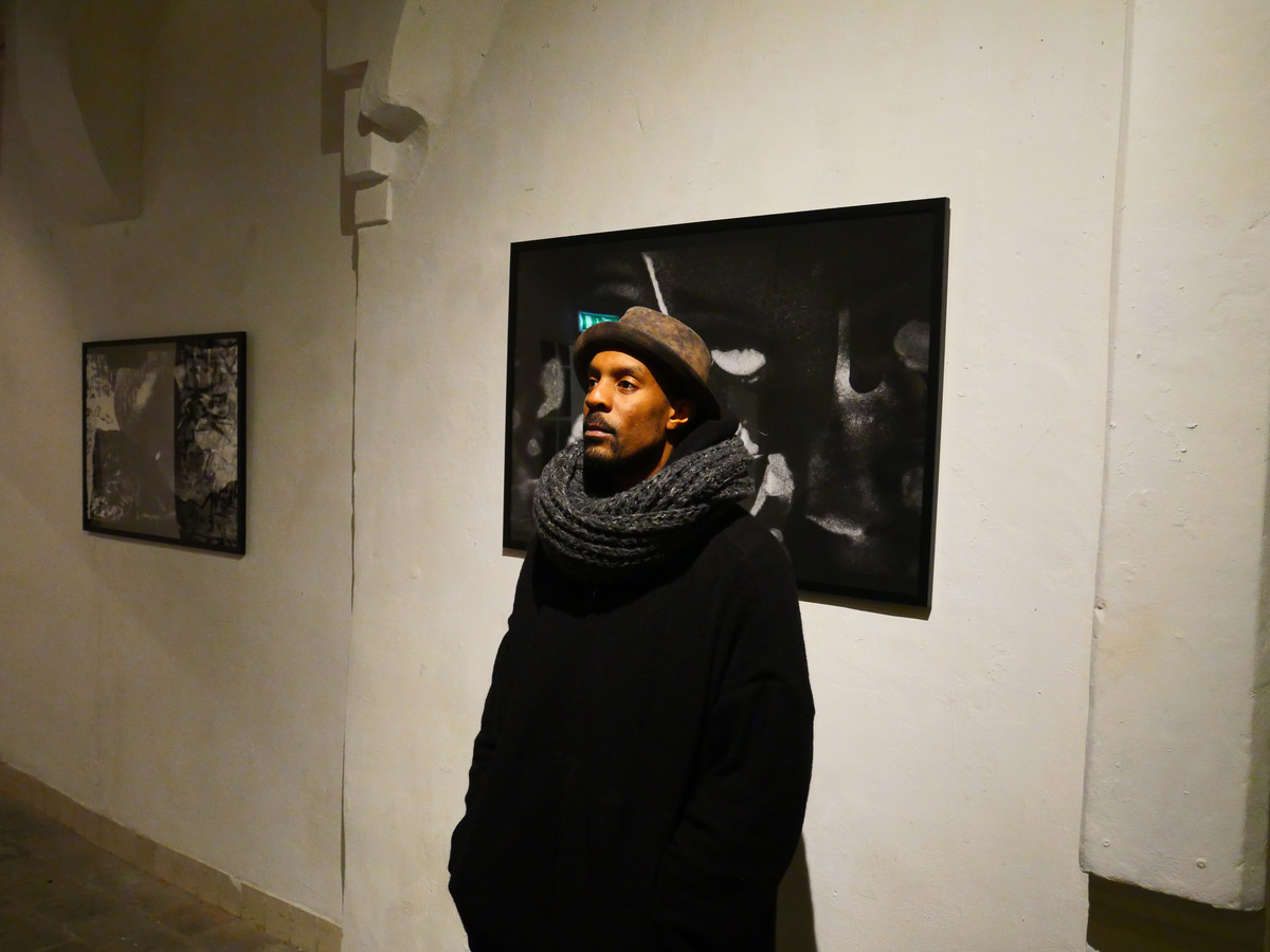 Herbert Alfonso in de tentoonstelling in het Langhuis