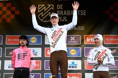 Belgische ploegmaats typeren Brabantse Pijl-winnaar Dorian Godon: “Hij is oersterk, maar Dorian heeft geen Master in koersverstand”
