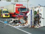 Caravan in stukken door ongeluk op A27