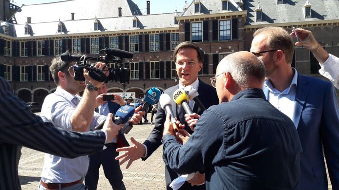VVD-leider Mark Rutte bij de Stadhouderskamer op het Binnenhof