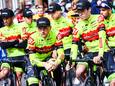 Julian Mertens (tweede van rechts) voor de start van de Waalse Pijl eerder dit jaar.