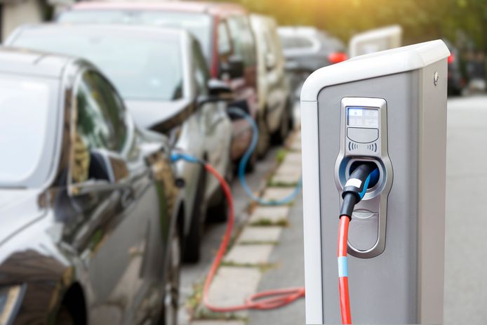 Elektrische auto's aan de laadpaal.