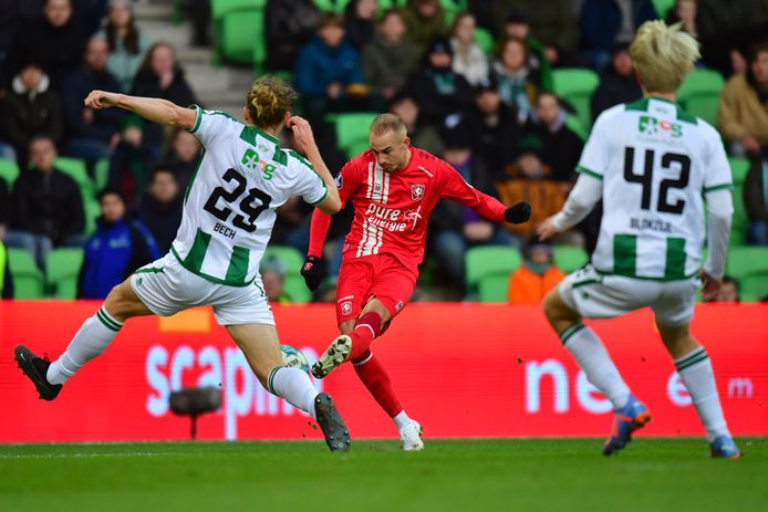 Vaclav Cerny neemt het doel van FC Groningen onder vuur.