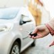 Even opletten voordat je gaat rijden: dit gebeurt er als je auto te lang stilstaat