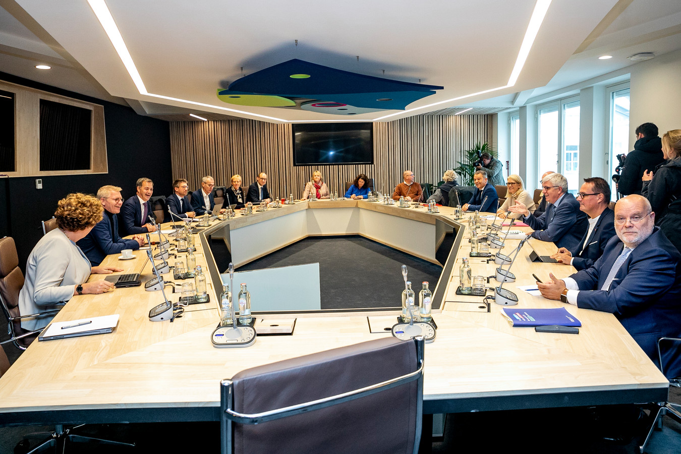 Regering geeft sociale partners nog een maand tijd voor akkoord rond ...