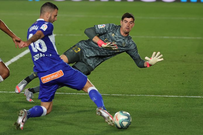 Thibaut Courtois aan het werk tegen Alavés.