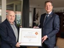 KNVB benoemt oud-PSV-trainer en voormalig bondscoach Kees Rijvers tot bondsridder