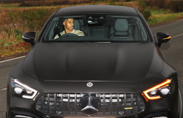 Marcus Rashford (Manchester United) in zijn Mercedes.
