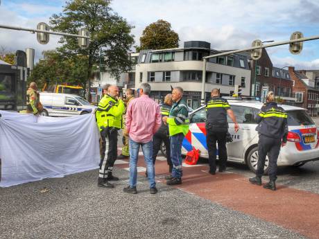 27-jarige vrouw uit Leersum overleden na botsing met vrachtwagen in Doorn