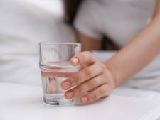 Mag je een glas water een nacht laten staan en nog opdrinken?