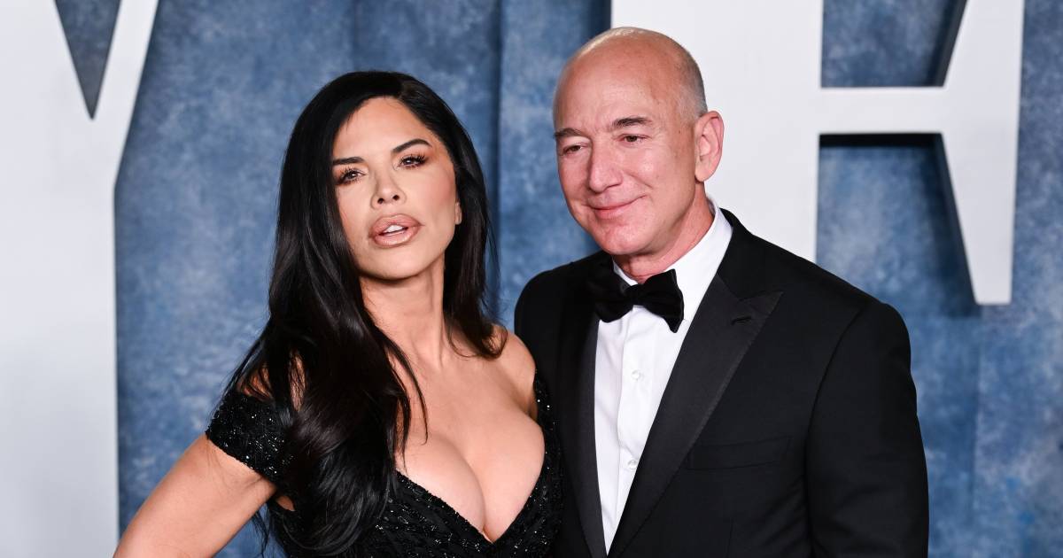 Jeff Bezos and Lauren Sanchez mock ‘awkward’ photo shoot for ‘Vogue’ |  celebrities