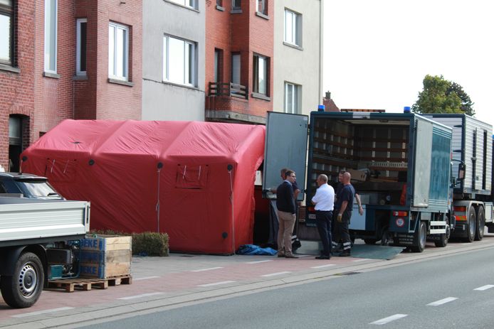 Dovo en de civiele bescherming aan de woning in Kortrijk.