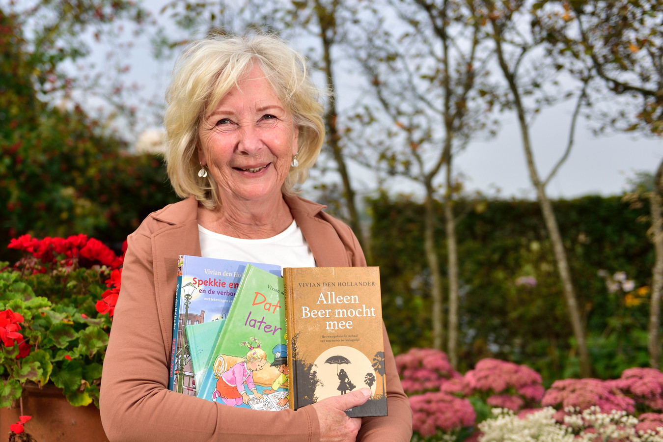 Reeuwijkse schrijfster Vivian den Hollander ‘Kinderboekenweek is geweldig én nodig’ Foto AD.nl