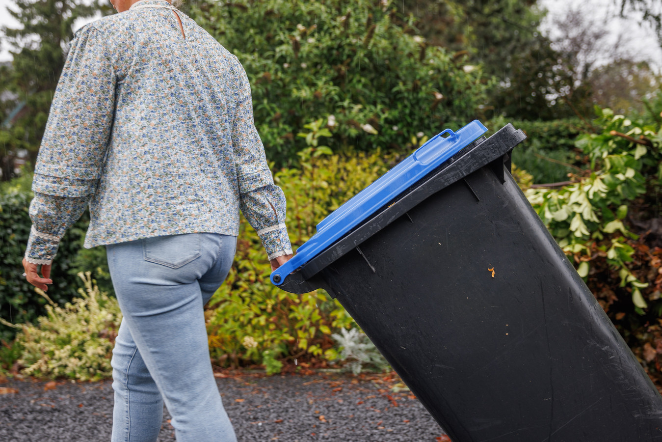 Geen Geld Meer Uit Oud Papier Voor Verenigingen In Duiven Inzamelaar Wil Niet Met Vrijwilligers 