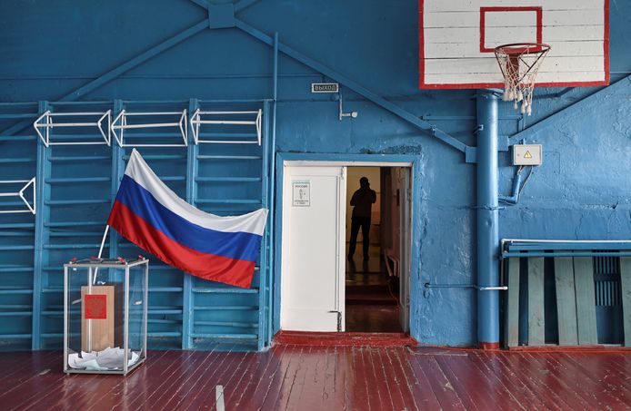 Een stemlokaal in het dorpje Nikolayevka in de buurt van Omsk, Rusland.