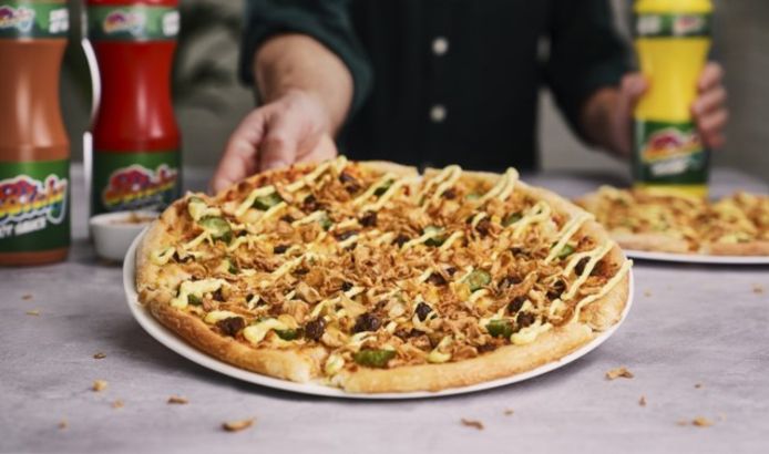 Pizzaketen Domino’s lanceert de Bicky Pizza.