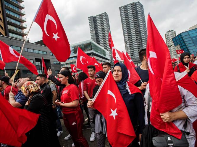 Kamer stelt vragen over bedreigingen Turkse Nederlanders