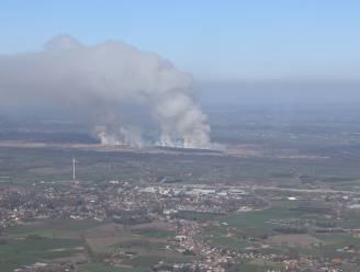 Twee heropflakkeringen natuurbrand in kiem gesmoord, 60-tal brandweermannen blusten hele nacht