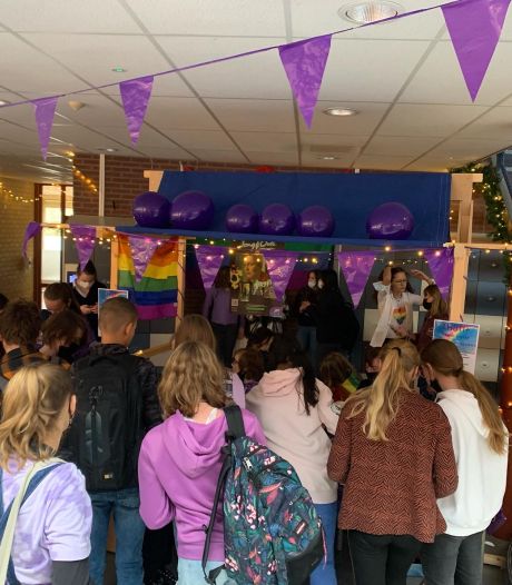 Willem de Zwijger College in Hardinxveld-Giessendam kleurt paars: ‘Kunnen zijn wie je bent is belangrijk’