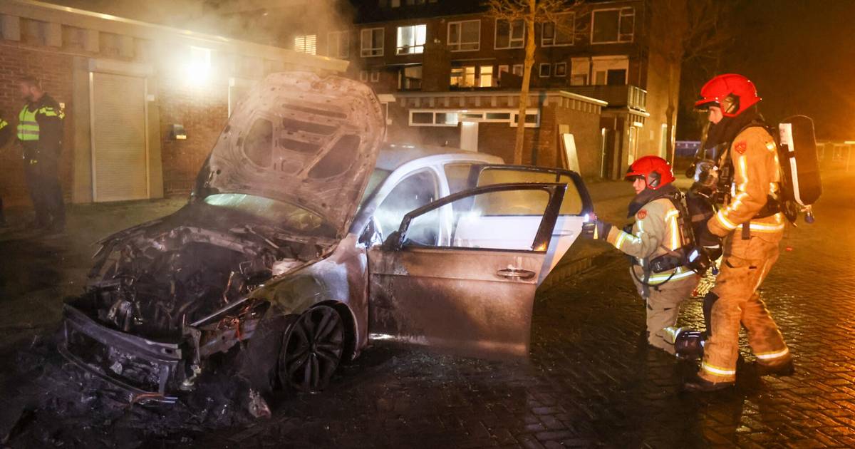 Auto gaat verloren na brand onder motorkap in Eindhoven 112 nieuws