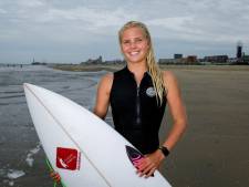 Surftalent Eveline (18) droomt van Olympische Spelen: 'Parijs? Zou heel mooi zijn'