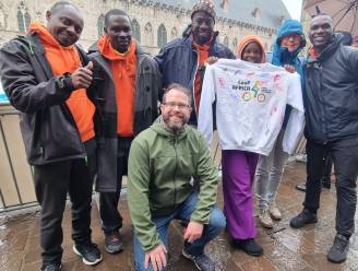 Oegandese delegatie van CooP-Uganda beleeft Gent-Wevelgem: “Overweldigend”