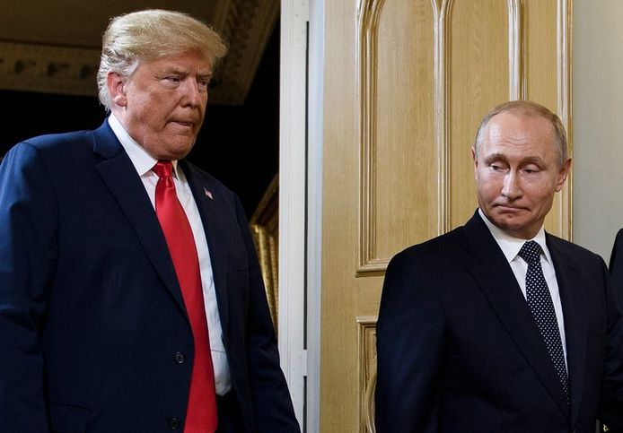 De Amerikaanse president Trump (links) en zijn Russische ambtsgenoot Vladimir Poetin in Helsinki eerder dit jaar.