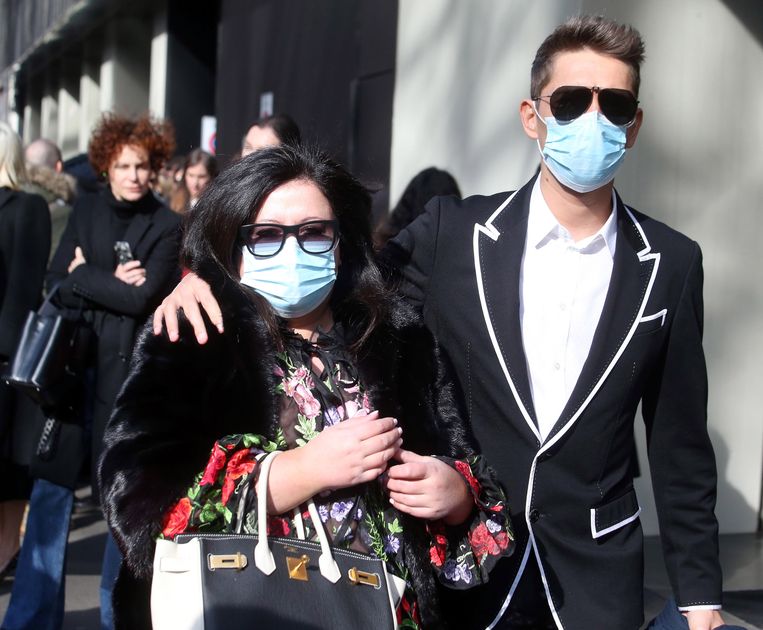 Gasten van de Milanese Fashion Week. Beeld EPA