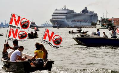 Protest in Venetië bij uitvaren eerste cruiseschip sinds virusuitbraak