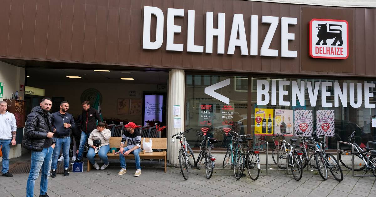 La direzione di Delhaize sta chiudendo temporaneamente una serie di negozi per “sicurezza”.  interno
