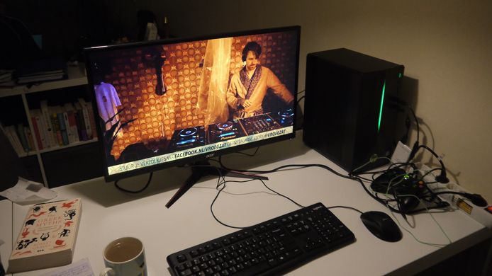 Vanachter je pc-scherm meegenieten met het bonusfeestje dat online werd gehouden.
