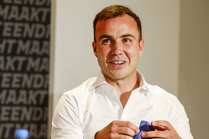 Mario Götze denkt dat PSV voor het duel met Benfica vertrouwen kan putten uit de eerdere internationale wedstrijden van dit seizoen.