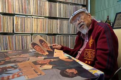 Legendarische dj Uncle Ray (98) is overleden: hij had een radiocarrière van maar liefst 70 jaar