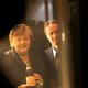 Duitse bondskanselier Merkel krijgt hoogste Franse onderscheiding bij afscheidsbezoek