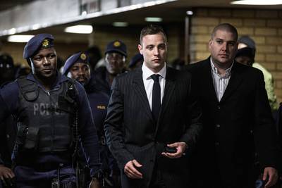 “Je ne l’ai pas vu sourire une seule fois”: trois mois après sa sortie de prison, que devient Oscar Pistorius?