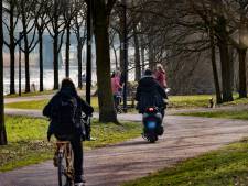 Niet iedereen deelt de klachten over scooterlawaai op fietspad in Helmond: ‘Het hoort er nu eenmaal bij’