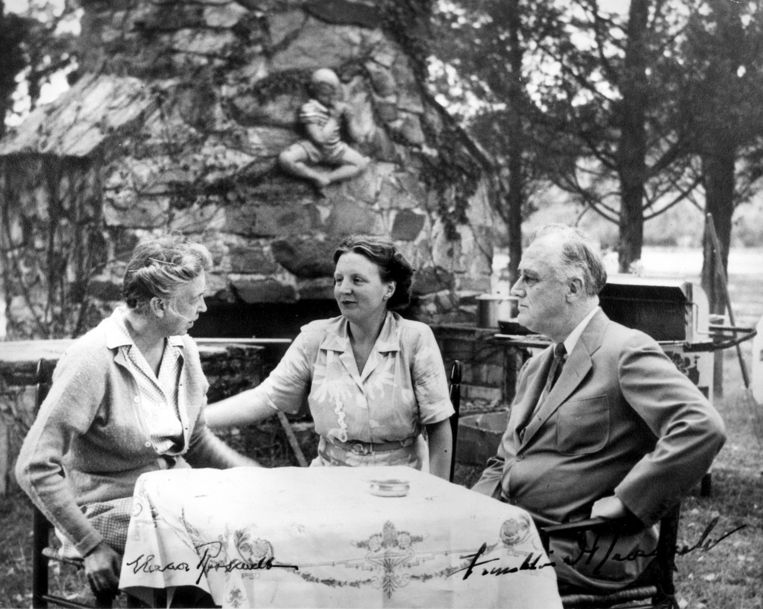 Tijdens haar ballingschap wordt prinses Juliana ontvangen door de president van de Verenigde Staten, Franklin D. Roosevelt en zijn echtgenote, Eleanor.  Beeld Nationaal Archief/Collectie Spaarnestad
