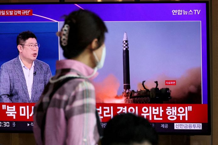 Noord-Korea heeft woensdag drie vermoedelijke ballistische raketten op minder dan 45 minuten tijd afgevuurd richting de Japanse Zee.