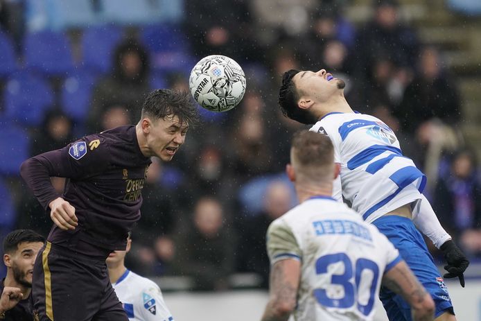 Yuta Nakayama (r) redt uiteindelijk een punt voor PEC.