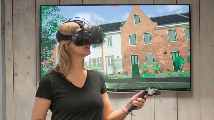 Dankzij virtual reality kun je zowel door als om het huis lopen.