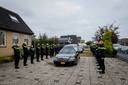 Tientallen agenten brachten een laatste saluut aan hun overleden collega Bas Huizing.