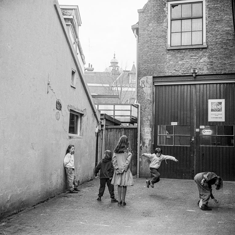 Deventer, 1991. Spelende kinderen. Foto: Harry Cock Beeld 