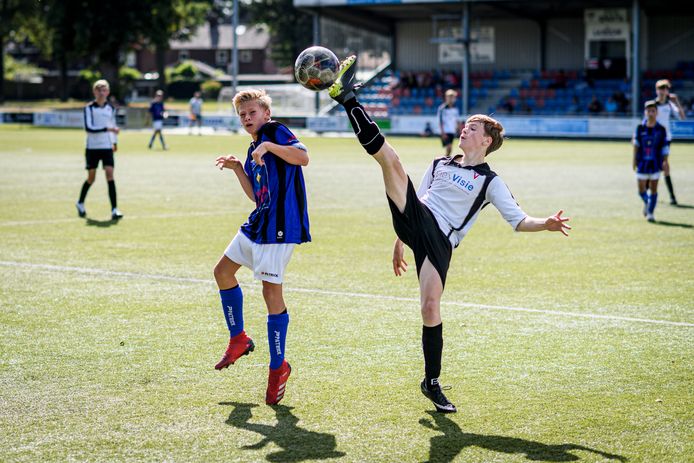 Een jeugdduel tussen junioren van Sparta en Vogido. Twee van de grotere clubs in Enschede.