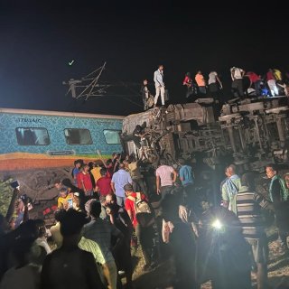 Treinramp in India: minstens 288 doden en 900 gewonden na frontale botsing